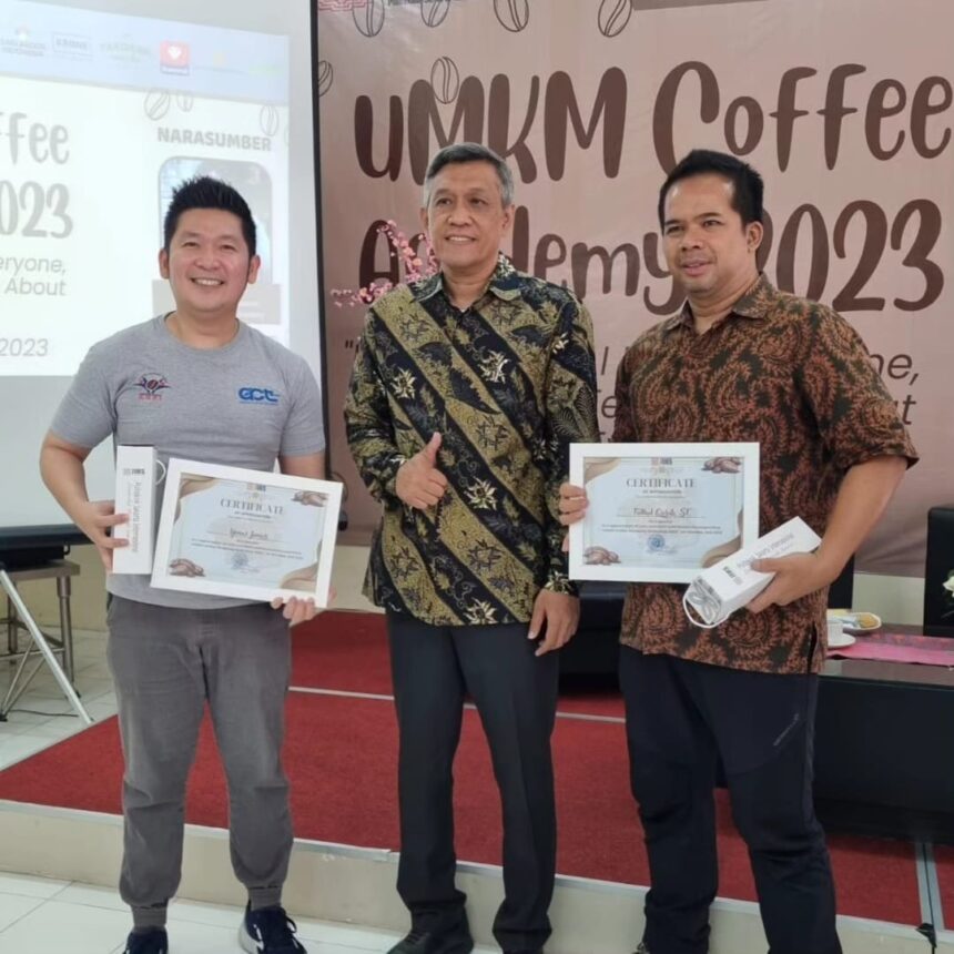 Kampus Politeknik Jakarta Internasional mengadakan kegiatan pengabdian kepada masyarakat beberapa waktu yang lalu. Kegiatan workshop sebagai momen menyambut hari kopi sedunia, yang dihadiri dari pegiat kopi, pemilik kedai kopi, serta UMKM Kopi di SCBD dan sekitarnya. Foto/istimewa