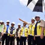 Penjabat Gubernur Sulsel, Bahtiar Baharuddin, mendorong pemanfaatan lahan tidur di sekitar Bendungan Pamukkulu, Desa Kale Ko'mara, Kecamatan Polongbangkeng Utara, Kabupaten Takalar. Foto/IST