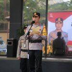 Kepala Divisi Humas Polri, Irjen Pol Shandi Nugroho saat memimpin apel gelar pasukan kesiapan Satgas Humas Ops Mantap Brata 2023, Senin (16/10).