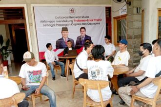 Suasana diskusi dan deklarasi Relawan Muda Airlangga dukung Prabowo-Erick Thohir sebagai Capres dan Cawapres Republik Indonesia periode 2024-2029 dilakukan di kawasan Tebet, Jakarta Selatan, Kamis (19/10). Foto: Joesvicar Iqbal/ipol.id