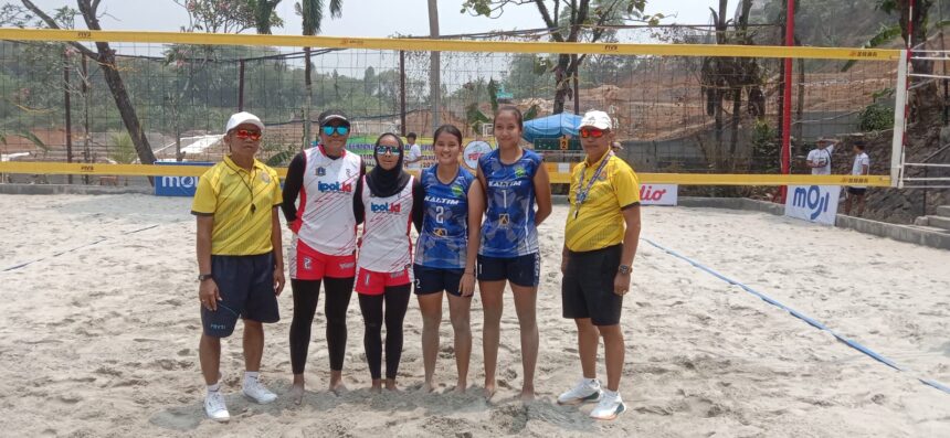 Tim putri voli pantai DKI 1 sukses mengalahkan Kaltim 2 dengan skor 2-0 pada babak Kualifikasi PON 2024 yang berlangsung di Padepokan Bola Voli Jenderal Kunarto, Sentul, Bogor, (25 /10). Foto/ipol/sol