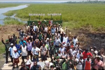 Satgas Pamtas Kewilayahan Yonif 125/SI’MBISA selesai membangun dermaga di Kampung Yagatsu, Distrik Haju, Kabupaten Mappi, Papua, Rabu (25/10)