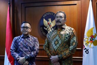 Jaksa Agung ST Burhanuddin (kanan) bersama Menteri PAN-RB, Abdullah Azwar Anas. Foto: Puspenkum Kejaksaan Agung