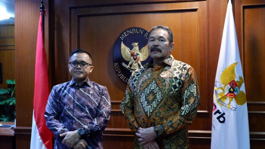 Jaksa Agung ST Burhanuddin (kanan) bersama Menteri PAN-RB, Abdullah Azwar Anas. Foto: Puspenkum Kejaksaan Agung