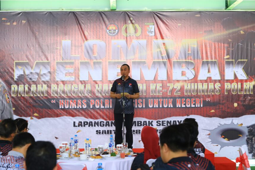 Kadiv Humas Polri Irjen Pol Sandi Nugroho saat membuka pertandingan menembak Kadiv Humas Cup dalam rangka peringatan Hari Jadi ke-72 Humas Polri. Foto: Divisi Humas Polri