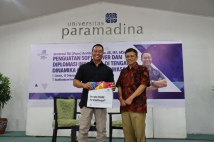Jenderal TNI (Purn) Andika Perkasa saat memberi pandangannya dalam kuliah umum di Universitas Paramadina.