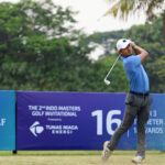 Tiga pegolf tuan rumah bahkan bertengger di posisi lima besar leaderboard hari ini. Satu di antaranya, Kevin C. Akbar, mampu memimpin putaran pertama turnamen ADT berhadiah US$75 ribu ini, bersama dengan Andrea Saracino (ITA). Foto/ob golf