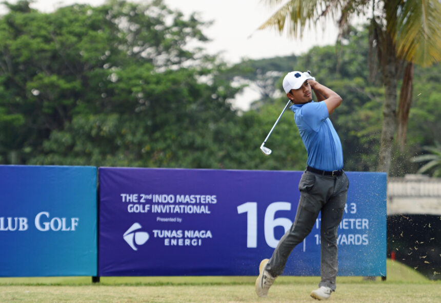 Tiga pegolf tuan rumah bahkan bertengger di posisi lima besar leaderboard hari ini. Satu di antaranya, Kevin C. Akbar, mampu memimpin putaran pertama turnamen ADT berhadiah US$75 ribu ini, bersama dengan Andrea Saracino (ITA). Foto/ob golf