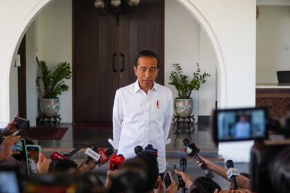 Presiden Jokowi Terima Surat Pengunduran Diri Mentan 2048x1366 1
