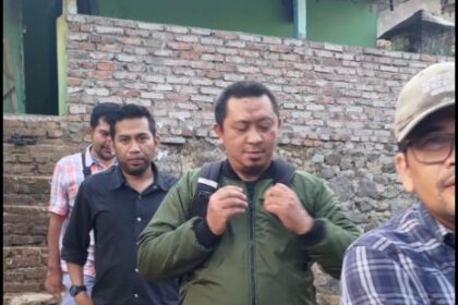 AS bin TS (tengah) selaku Direktur CV Mega Agro Jaya saat ditangkap Tim Tabur Kejaksaan Agung. Foto: Puspenkum Kejaksaan Agung