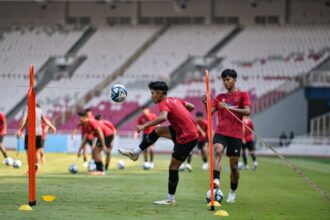 M Iqbal Gwijangge dkk berlatih di Stadion Utama Gelora Bung Karno, Jakarta, kemarin. Timnas Indonesia U-17 dijadwalkan pindah ke Surabaya pada 3 November mendatang.