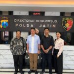 Tim Pengacara Yayasan Pena Jepe Sejahtera saat membuat laporan ke Polda Jawa Timur.