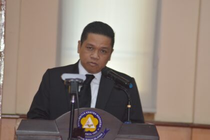 Maju Posko Simbolon saat memaparkan disertasinya di Kampus UKI Jakarta Kamis (26/10/2023).