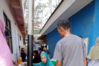 Masyarakat Pulau Seribu sejak dua pekan mengalami krisis air bersih dan harus mengantri berjam-jam untuk kebutuhan rumah tangga.(foto dok pribadi)
