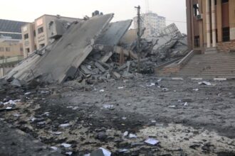 Tampak bangunan yang hancur karena serangan udara Israel di Jalur Gaza. Foto: WAFA