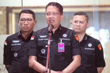 Direktur Penyidikan Jaksa Agung Muda Pidana Khusus (Jampidsus) Kejaksaan Agung, Kuntadi (tengah). Foto: Yudha Krastawan/ipol.id