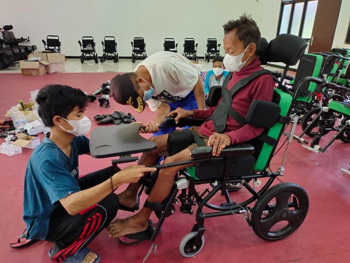 Sentra Prof. Dr. Soeharso nantinya akan menampilkan kursi roda multiguna hasil rakitan residen di ajang Asean High Level Forum (AHLF) on Enabling Disability and Partnership beyond 2025 yang digelar di Makassar pada tanggal 10 – 12 Oktober 2023.