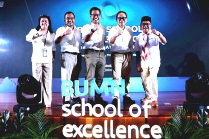 Wakil Menteri BUMN, Kartika Wirjoatmodjo (tengah) dalam peresmian BUMN School of Excellence di Kampus Mandiri Wijayakusuma, Jakarta, Sabtu (27/10). Foto: Bank Mandiri