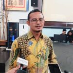 Peneliti Lingkaran Survei Indonesia (LSI), Hanggoro Doso Pamungkas usai memaparkan temuan survei terbaru LSI Denny JA bertajuk 'Setelah Capres Resmi Berpasangan: Siapa Unggul Sementara?' di kantor LSI di kawasan Rawamangun, Jakarta Timur, Selasa (24/10) siang. Foto: Joesvicar Iqbal/ipol.id