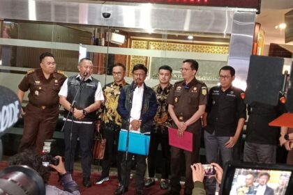 Mantan Menteri Komunikasi dan Informatika, Johnny G Plate saat menjalani pemeriksaan di Gedung Bundar Kejaksaan Agung, beberapa waktu lalu. Foto: Yudha Krastawan/ipol.id