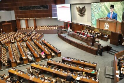 Ilustrasi Rapat Paripurna ke-15 Masa Persidangan II Tahun Sidang 2024-2025 mengesahkan Rancangan Undang-Undang tentang Tentara Nasional Indonesia (RUU TNI) menjadi undang-undang (UU), Kamis (20/3/2025).