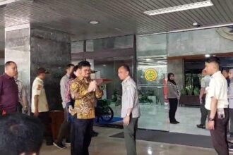 Menteri Pertanian Syahrul Yasin Limpo (SYL) tiba di Kantor Kementerian Pertanian (Kementan) setelah kunjungan kerja panjang di Eropa sejak akhir September 2023, Kamis (5/10/2023).
