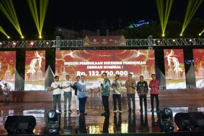 OJK Kantor Regional 3 Jawa Tengah dan DIY bersama Bank Indonesia dan Pemerintah Kota Semarang menggelar acara “The Jewel of Central Java” sebagai Puncak Kegiatan Bulan Inklusi Keuangan (BIK) dan Safari Rupiah Jawa Tengah 2023 di Lapangan Pancasila Simpang Lima, Semarang, dari 28-29 Oktober 2023.