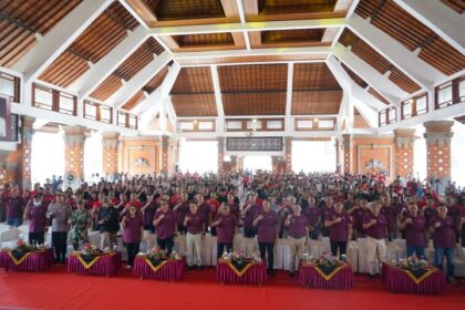 OJK Regional 8 Bali dan Nusa Tenggara meluncurkan Kredit/Pembiayaan Sektor Prioritas (KPSP) Pertanian Kepada Petani Padi pada acara Bali Financial Experience Festival (BALI FINEF) 2023 di Gedung Mario Kabupaten Tabanan.