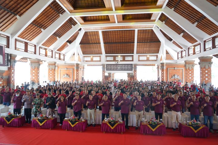 OJK Regional 8 Bali dan Nusa Tenggara meluncurkan Kredit/Pembiayaan Sektor Prioritas (KPSP) Pertanian Kepada Petani Padi pada acara Bali Financial Experience Festival (BALI FINEF) 2023 di Gedung Mario Kabupaten Tabanan.