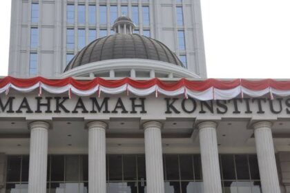 Gedung MK di kawasan Jakarta Pusat dijaga ketat pihak kepolisian..(foto dok MKRI)