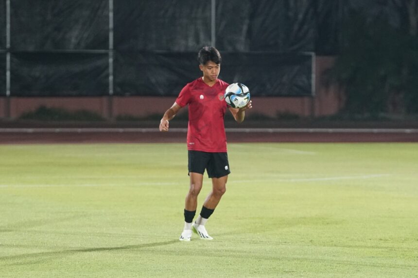 Figo Dennis sudah tak sabar untuk segara tampil di Piala Dunia U-17 2023. Gelandang Tim U-17 Indonesia itu menyebut dia dan kawan-kawannya sudah sangat siap untuk menghadapi laga melawan Ekuador. Foto/timnas u17