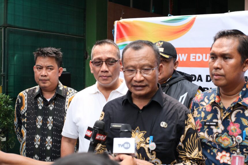 Plt Kepala Dinas Pendidikan DKI Jakarta, Purwosusilo terus menggalakkan pendidikan, edukasi terhadap generasi muda penerus bangsa maupun gen Z agar cakap dalam segala bidang dan bermental baja di Jakarta. Foto: Ist