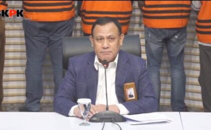 Ketua Komisi Pemberantasan Korupsi (KPK), Firli Bahuri dalam jumpa pers di Gedung Merah Putih, Jakarta Selatan, Selasa (14/11).
