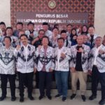 Para Pengurus Besar (PB) Persatuan Guru Republik Indonesia (PGRI) dan anggota PGRI terus mempererat tali silaturahmi, Jumat (24/11). Foto: Ist