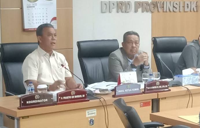 Ketua DPRD DKI Jakarta, Prasetio Edi Marsudi saat rapat di Komisi C DPRD DKI Jakarta.(foto ipol.id)