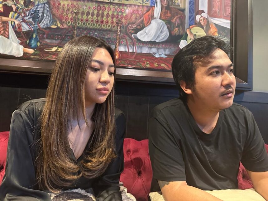 Pemilik Kloud Sky Dining & Lounge, Ramdana Darmawan dan Shakilla Astari terpukul, memikirkan puluhan karyawan karena usaha yang dirintisnya dengan susah payah kini ditutup secara permanen, disegel aparat. Foto: Ist