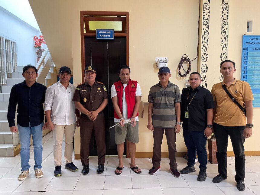 Tim Biro Hukum dan Hubungan Luar Negeri Kejaksaan Agung saat menjemput buronan terpidana kasus narkotika, Johansyah bin Darwin alias Bagong.