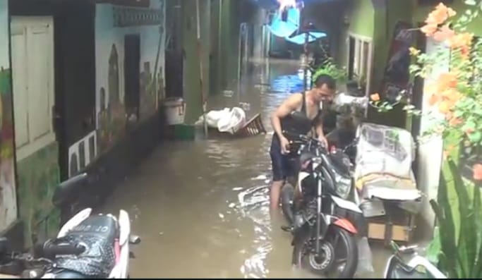 Permukiman warga di kawasan Kebon Pala, Kampung Melayu, Jatinegara, Jakarta Timur, kembali banjir pada Kamis (30/11). Foto: Ist