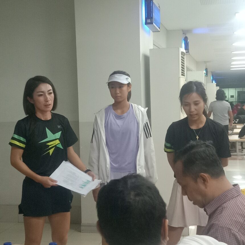 Wynne Prakusya dan Lavinia Tananta Prakarsai Turnamen tenid Pigeon Teens West Tennis Academy 2023 d di lapangan Tenis  di sekolah ACS Jakarta Timur. Foto/ipol