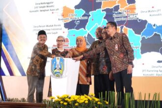 LPEI bersama Bank Jatim menandatangi Perjanjian Kerja Sama (PKS) untuk pengembangan ekspor nasional di Gedung Graha Samura Bumimoro, Surabaya, Jatim. Foto: ist