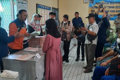 Kepala BPN Kota Depok saat memberikan pencerahan kepada masyarakat terkait PTSL.