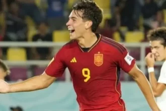 Bintang Timnas Spanyol U-17 Marc Guiu,merayakan gol ke gawang Kanada U-17 dalam laga pertama Grup B Piala Dunia U-17 2023 di Stadion Manahan Solo. Jumat (10/11), malam. (@fifau17worldcup.2023.)