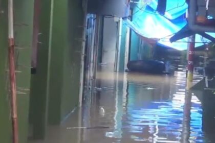 Kawasan Kebon Pala, RW 04 dan RW 05, Kampung Melayu, Jatinegara, Jakarta Timur kerap kali dilanda banjir saat intensitas hujan tinggi. Banjir disebabkan adanya luapan Kali Ciliwung, Minggu (5/11). Foto: Ist