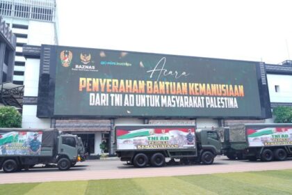 Penyerahan bantuan kemanusiaan untuk warga Palestina. Foto: Dispenad