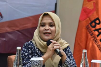 Anggota Bawaslu Lolly Suhenty di salah satu acara. (Foto dok Bawaslu)