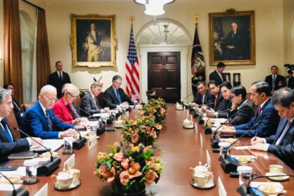 Presiden Jokowi saat bertemu Presiden AS, Joe Biden. Foto: Setneg
