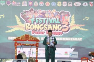 Wali Kota Jakarta Selatan, Munjirin, saat membuka Festival Bongsang Pasar Minggu di Jalan Raya Ragunan, Jati Padang, Pasar Minggu, Sabtu (4/11). Foto: pemprov dki