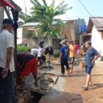 Kerja bakti warga Jakarta di lingkungan mulai diintruksikan dalam mengantisipasi banjir.(foto IPOL.id)
