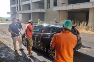 Mahasiswa Unair ditemukan tewas dalam mobil di halaman Apartemen Royal Bisnis, Kecamatan Waru, Kabupaten Sidoarjo, Minggu (5/11). Foto: Source