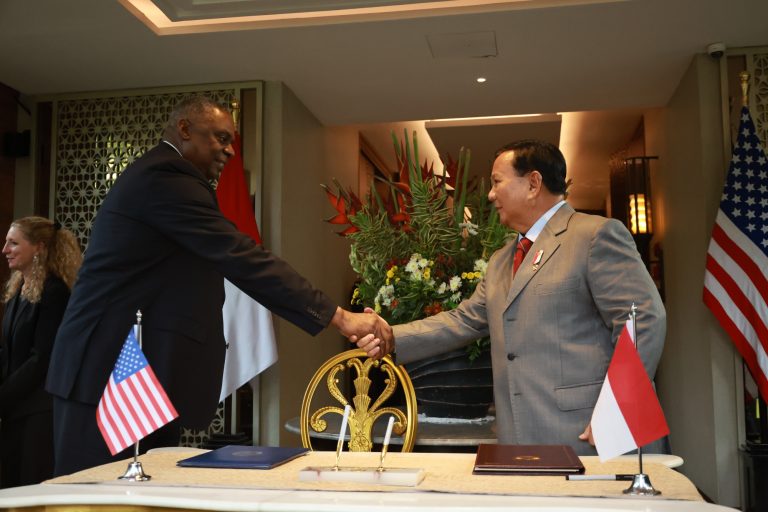 Menteri Pertahanan Prabowo Subianto melakukan bilateral meeting dengan The US Secretary of Defense Lloyd James Austin III.